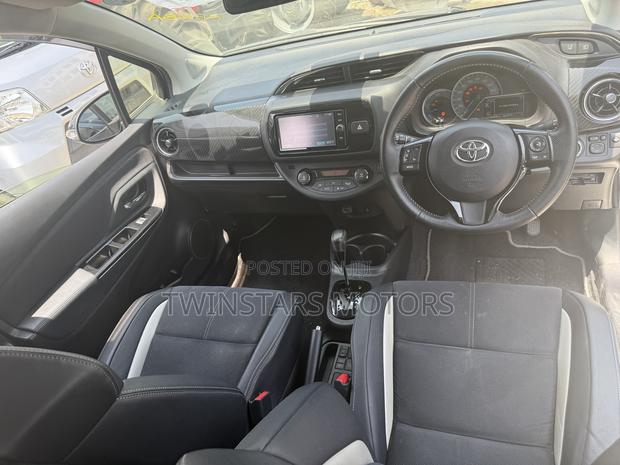 Toyota Vitz 1.5 FWD Hybrid 5dr 2018 White