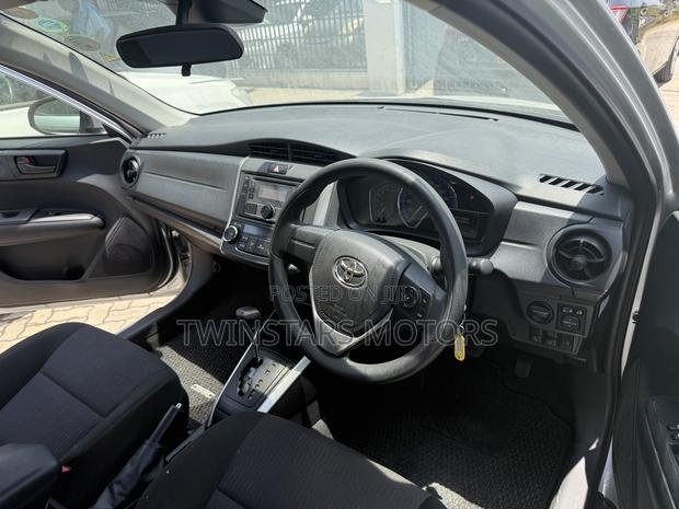 Toyota Corolla Fielder 1.5 Hybrid FWD 2019 Silver