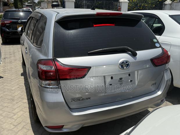 Toyota Corolla Fielder 1.5 Hybrid FWD 2019 Silver