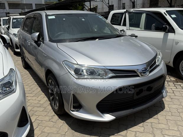 Toyota Corolla Fielder 1.5 Hybrid FWD 2019 Silver