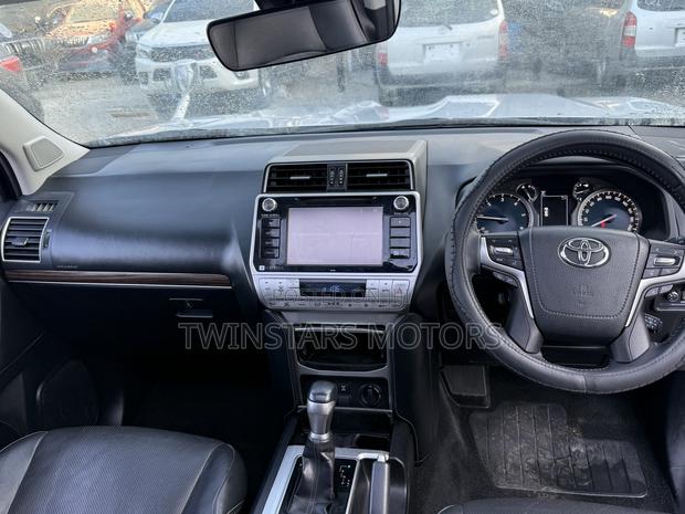 Toyota Land Cruiser Prado 2.8 2018 Silver