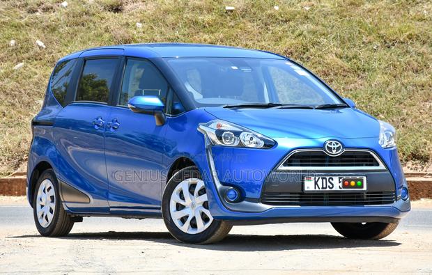 Toyota Sienta 2017 Blue