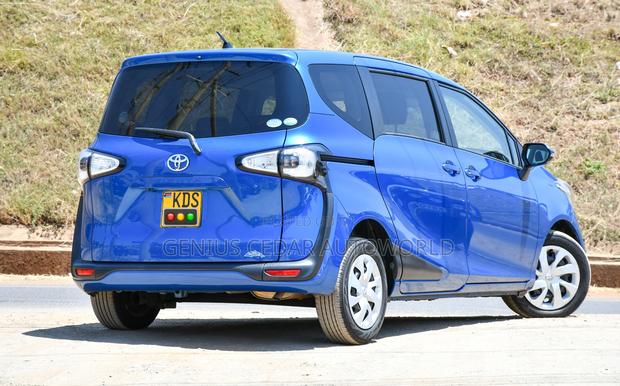 Toyota Sienta 2017 Blue