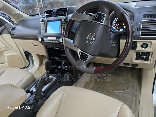 Toyota Land Cruiser Prado 2015 Off white