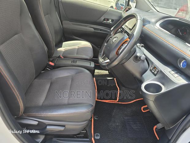 Toyota Sienta 2018 Off white
