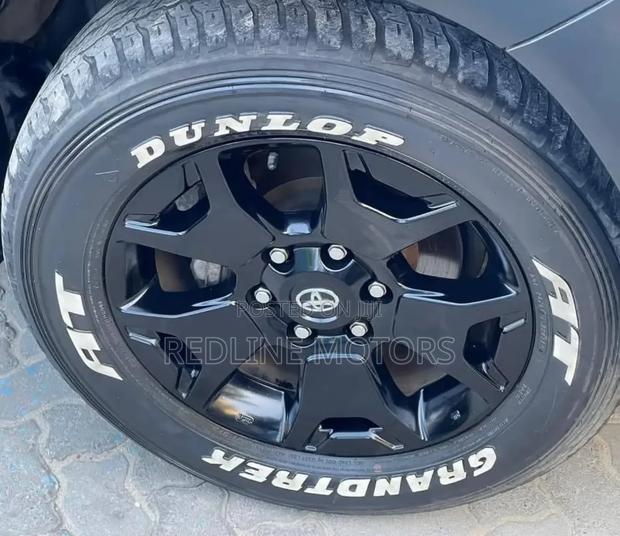 Toyota Hilux 2019 Silver