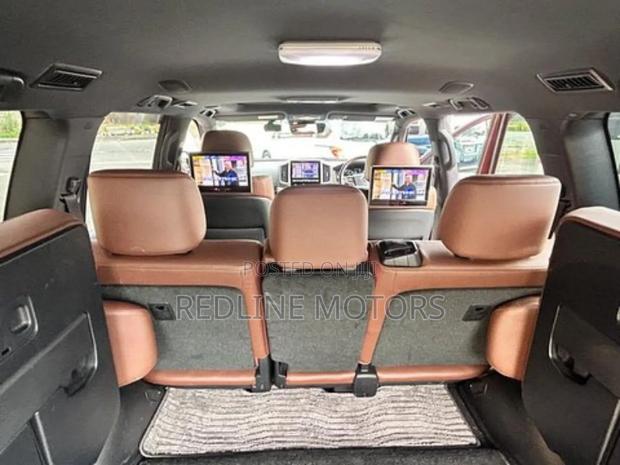 Toyota Land Cruiser 4.6 V8 ZX 2019 Brown