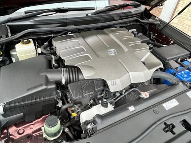 Toyota Land Cruiser 4.6 V8 ZX 2019 Brown