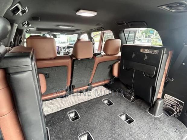 Toyota Land Cruiser 4.6 V8 ZX 2019 Brown