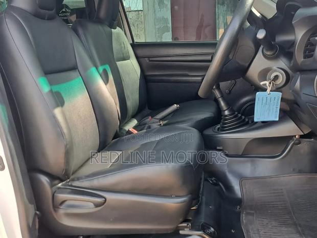 Toyota Hilux 2018 White