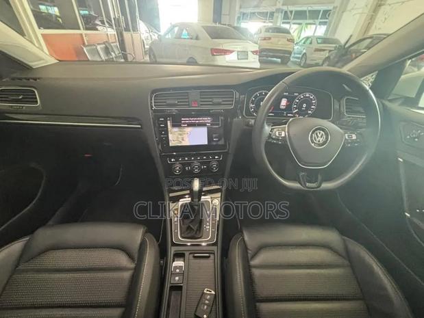Volkswagen Golf Variant 2018 White