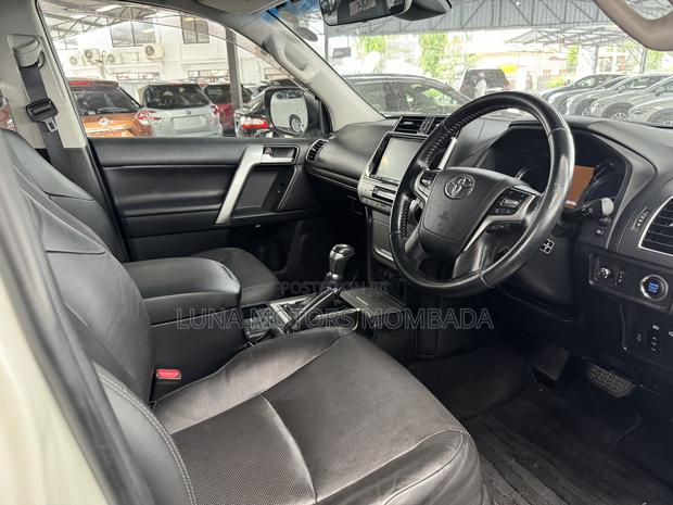 Toyota Land Cruiser Prado 2.7 2018 White