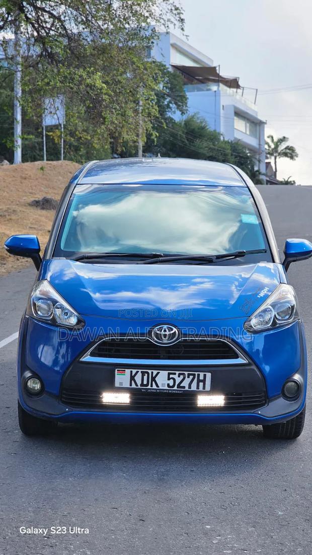 Toyota Sienta 2015 Blue