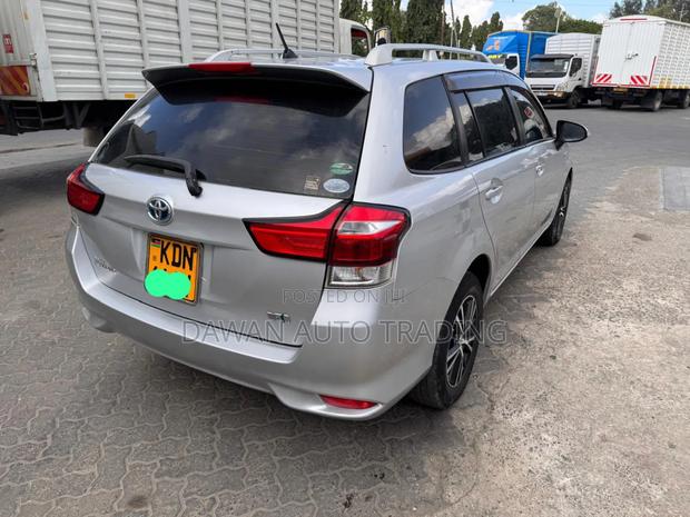Toyota Corolla Fielder 2016 Silver