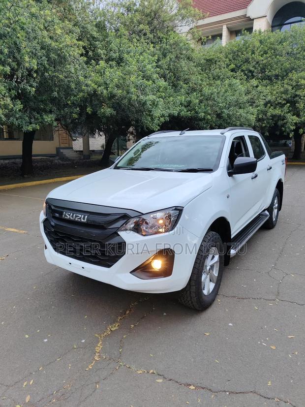 New Isuzu D-MAX 2025 White