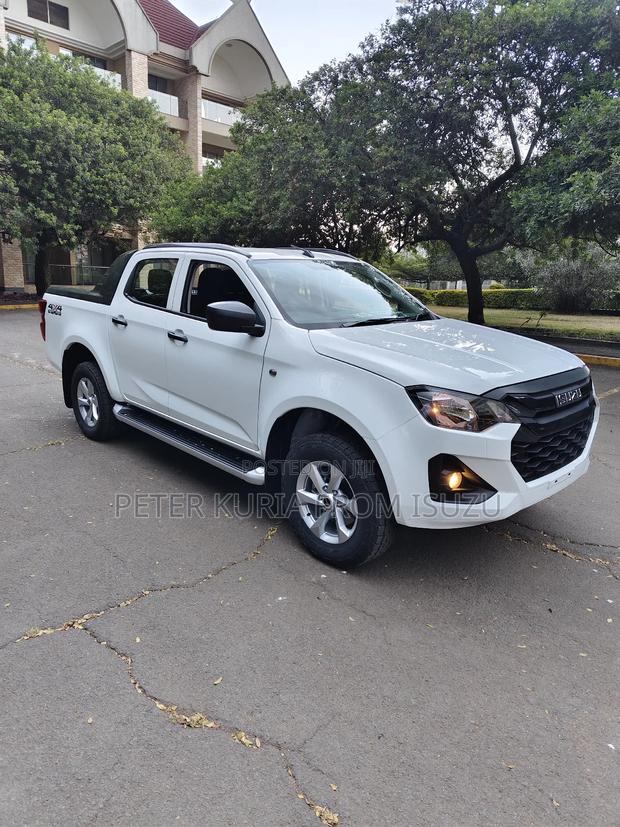 New Isuzu D-MAX 2025 White
