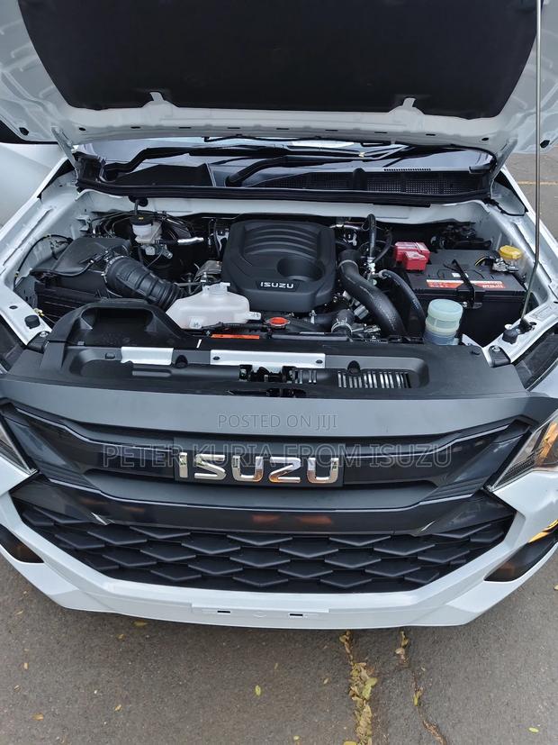New Isuzu D-MAX 2025 White