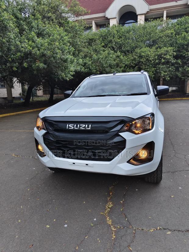 New Isuzu D-MAX 2025 White