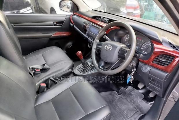 Toyota Hilux SR HI-Rider 2018 Gray