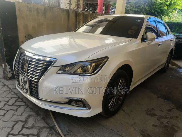 Toyota Crown 2016 White