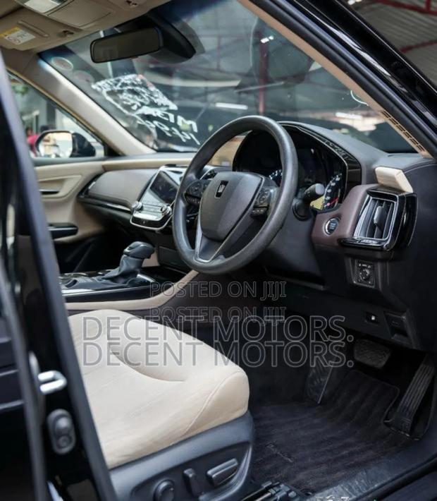 Toyota Crown 2018 Black