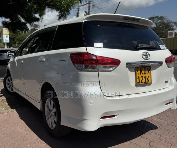 Toyota Wish 2012 White