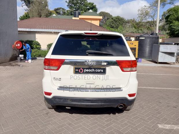 Jeep Cherokee 2011 White