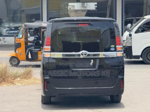 Toyota Noah 2.0 FWD (8 Seater) 2018 Black