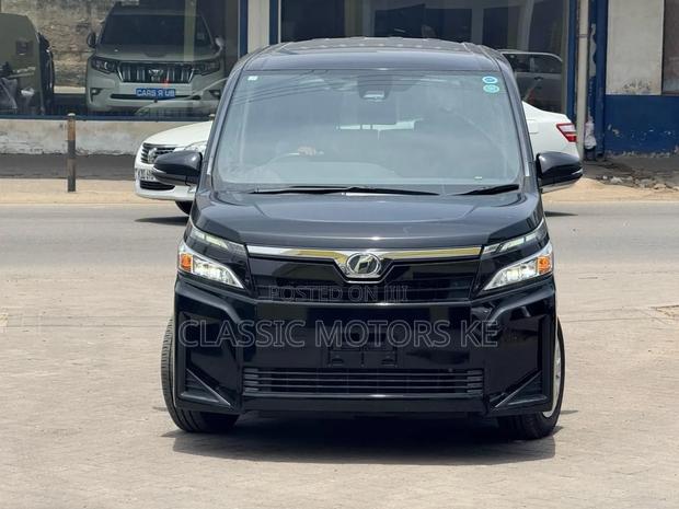 Toyota Noah 2.0 FWD (8 Seater) 2018 Black