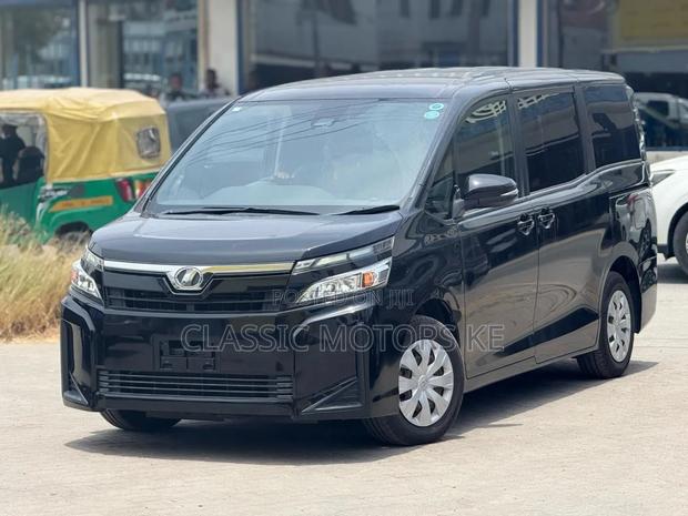 Toyota Noah 2.0 FWD (8 Seater) 2018 Black