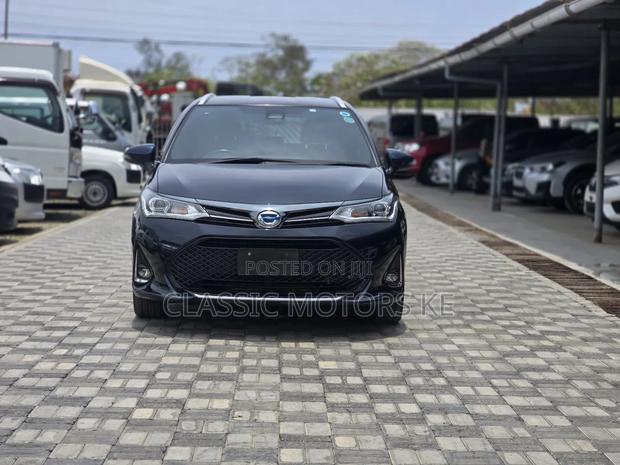 Toyota Corolla Fielder 1.5 Hybrid FWD 2018 Blue