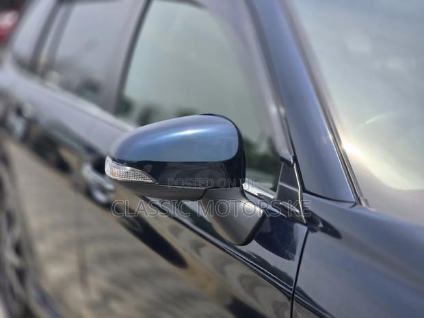 Toyota Corolla Fielder 1.5 Hybrid FWD 2018 Blue