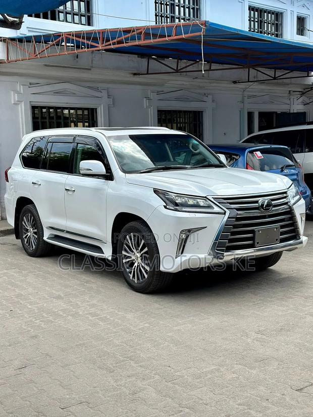 Lexus LX 570 AWD 2018 White