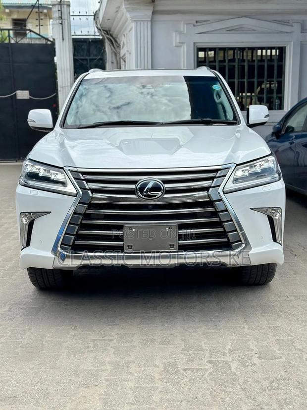 Lexus LX 570 AWD 2018 White