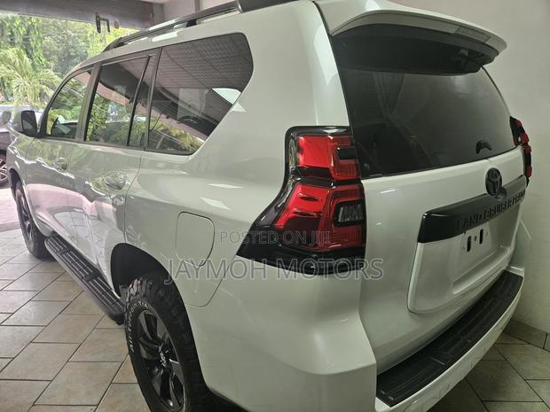 Toyota Land Cruiser Prado 2018 White