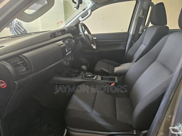 Toyota Hilux 2020 Gold
