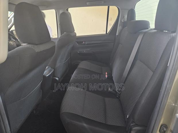 Toyota Hilux 2020 Gold