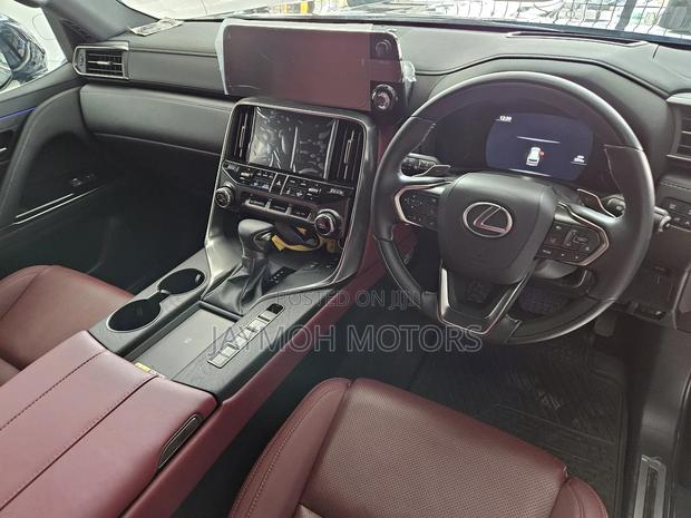 Lexus LX 2022 Black