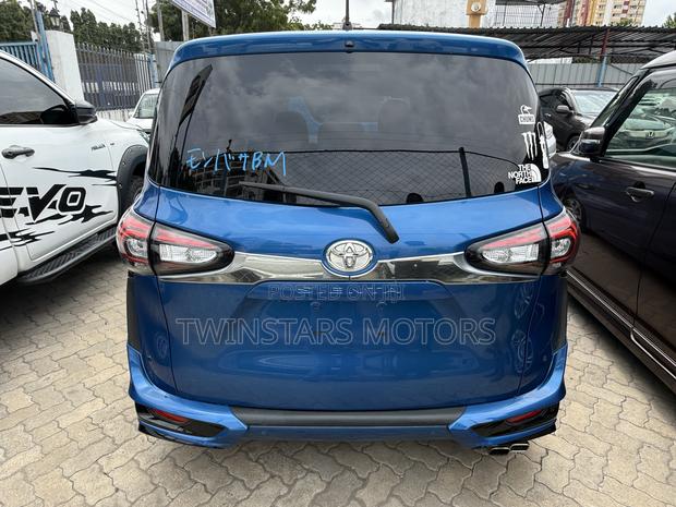 Toyota Sienta 1.5 FWD 2019 Blue