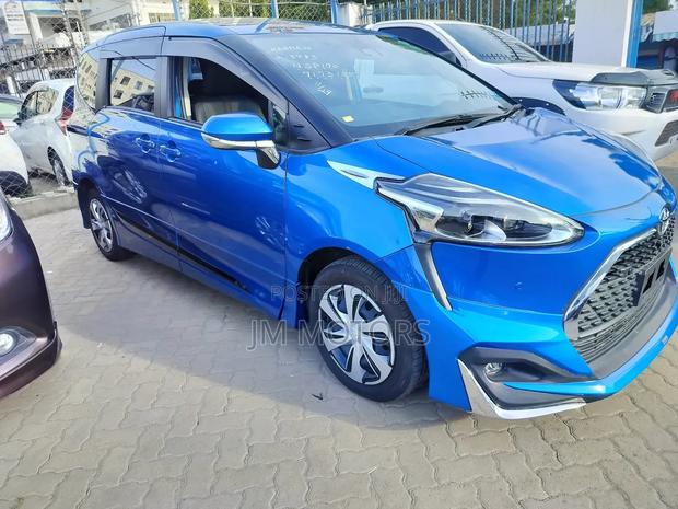 Toyota Sienta 1.5 FWD 2019 Blue