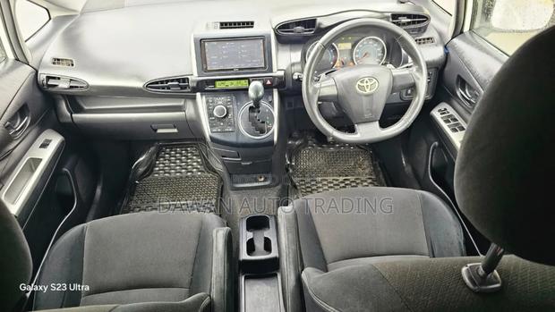 Toyota Wish 2011 White