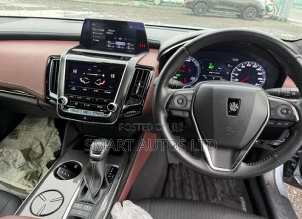 Toyota Crown 2018
