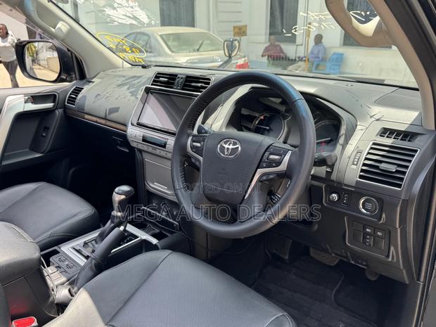 Toyota Land Cruiser Prado 2018 Black