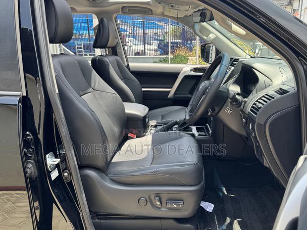 Toyota Land Cruiser Prado 2018 Black
