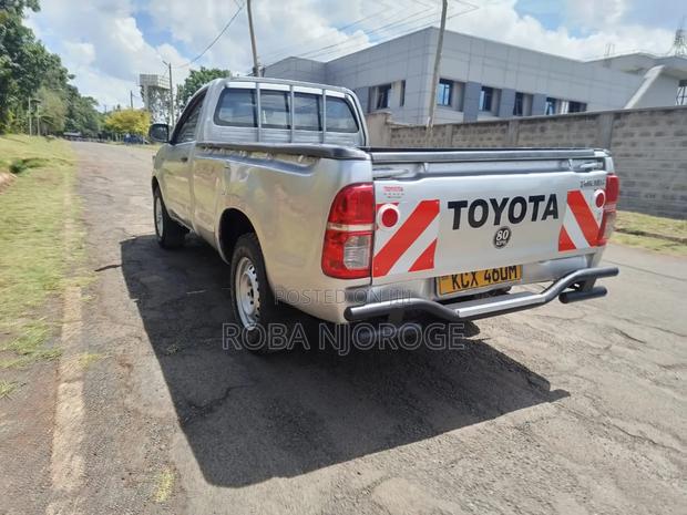 Toyota Hilux 2.5 D-4D SRX 2012 Silver