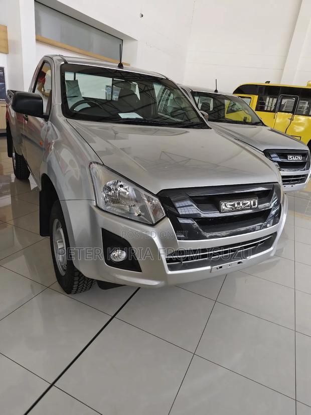 New Isuzu D-MAX 2025 Silver