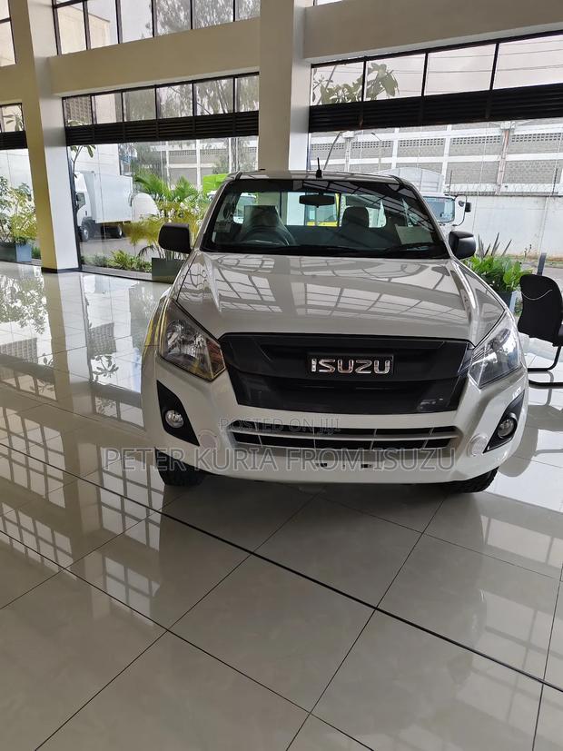 New Isuzu D-MAX 2025 White