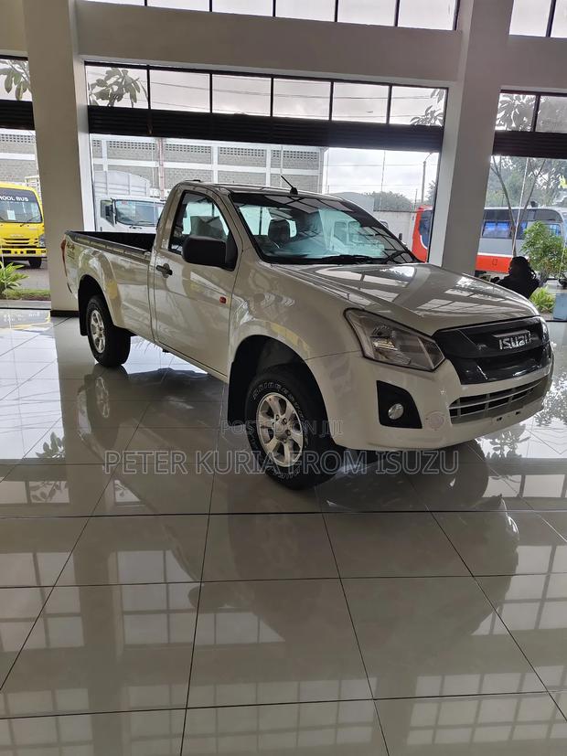 New Isuzu D-MAX 2025 White