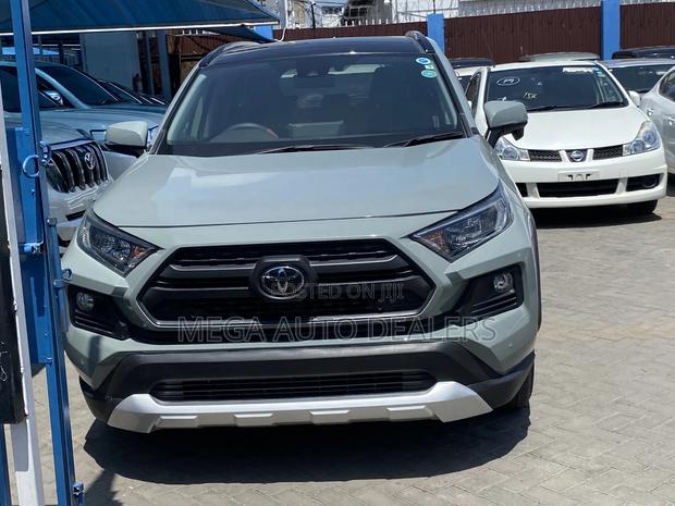 Toyota RAV4 2019 Green