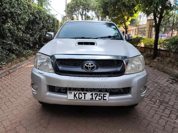 Toyota Hilux 3.0 D-4D 4x4 2012 Silver